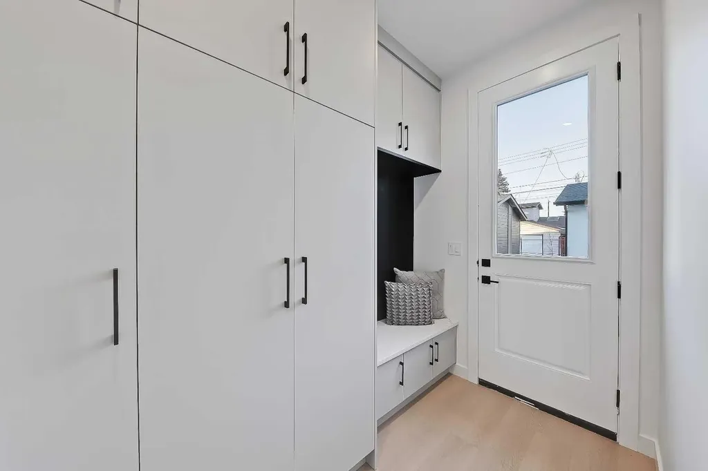 8136 47 Avenue NW Calgary AB T3B 1Z5