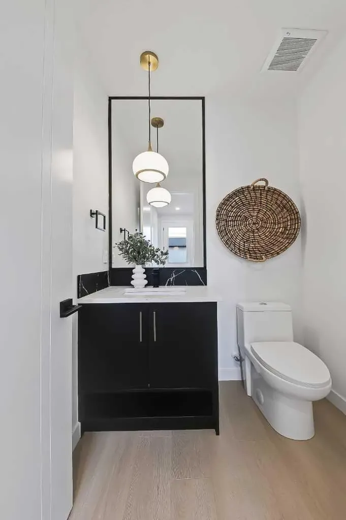 8136 47 Avenue NW Calgary AB T3B 1Z5