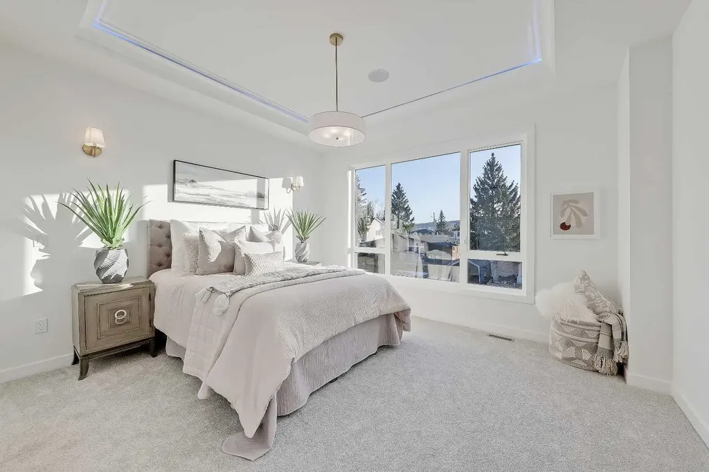 8136 47 Avenue NW Calgary AB T3B 1Z5