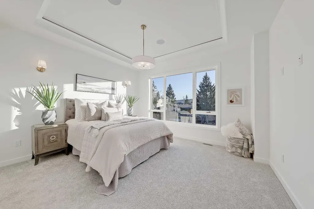8136 47 Avenue NW Calgary AB T3B 1Z5