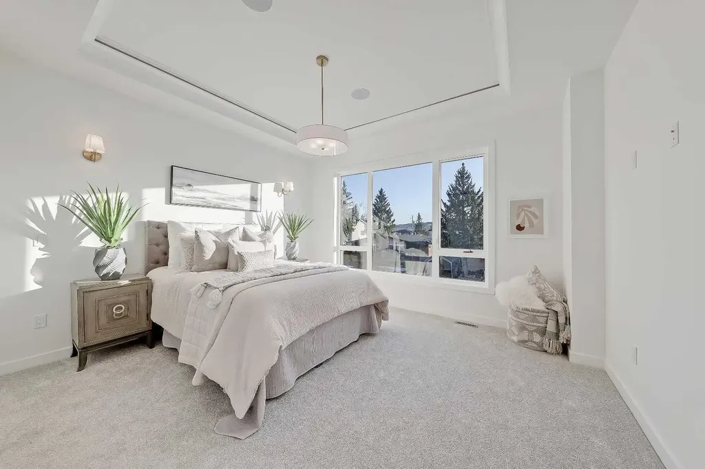 8136 47 Avenue NW Calgary AB T3B 1Z5