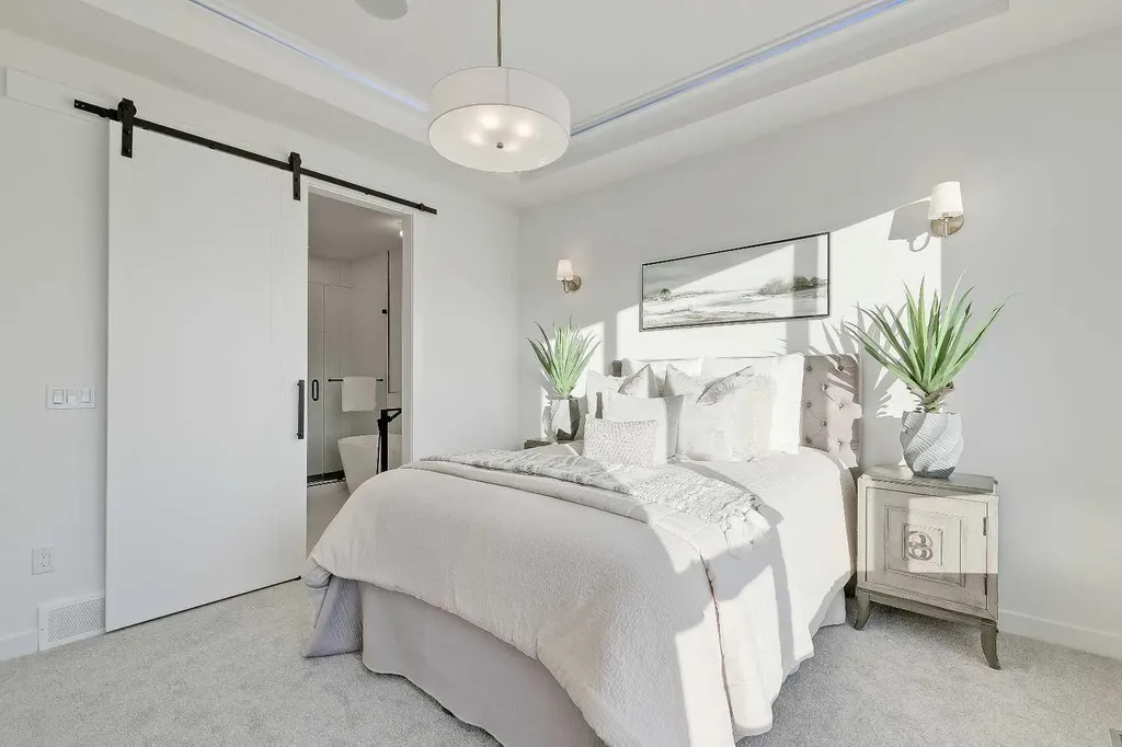 8136 47 Avenue NW Calgary AB T3B 1Z5