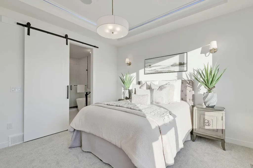 8136 47 Avenue NW Calgary AB T3B 1Z5