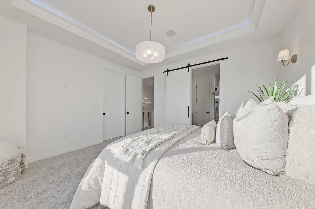 8136 47 Avenue NW Calgary AB T3B 1Z5