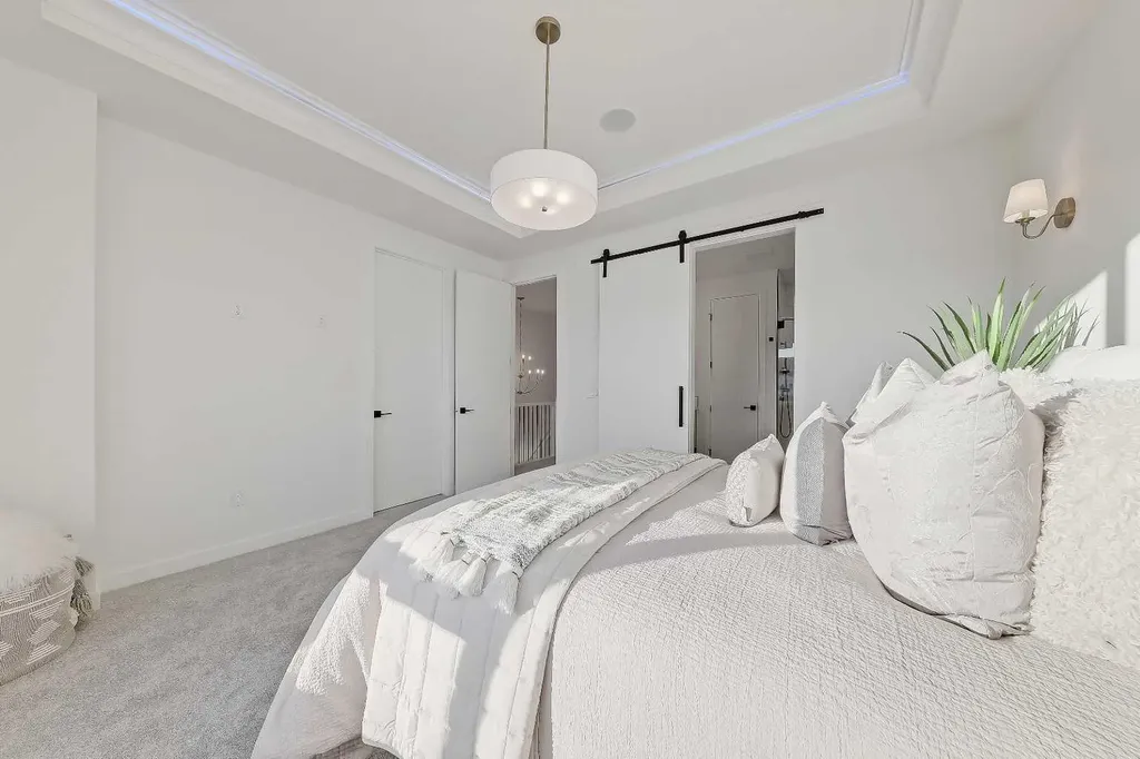 8136 47 Avenue NW Calgary AB T3B 1Z5