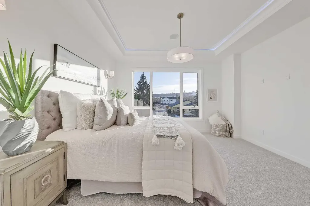 8136 47 Avenue NW Calgary AB T3B 1Z5