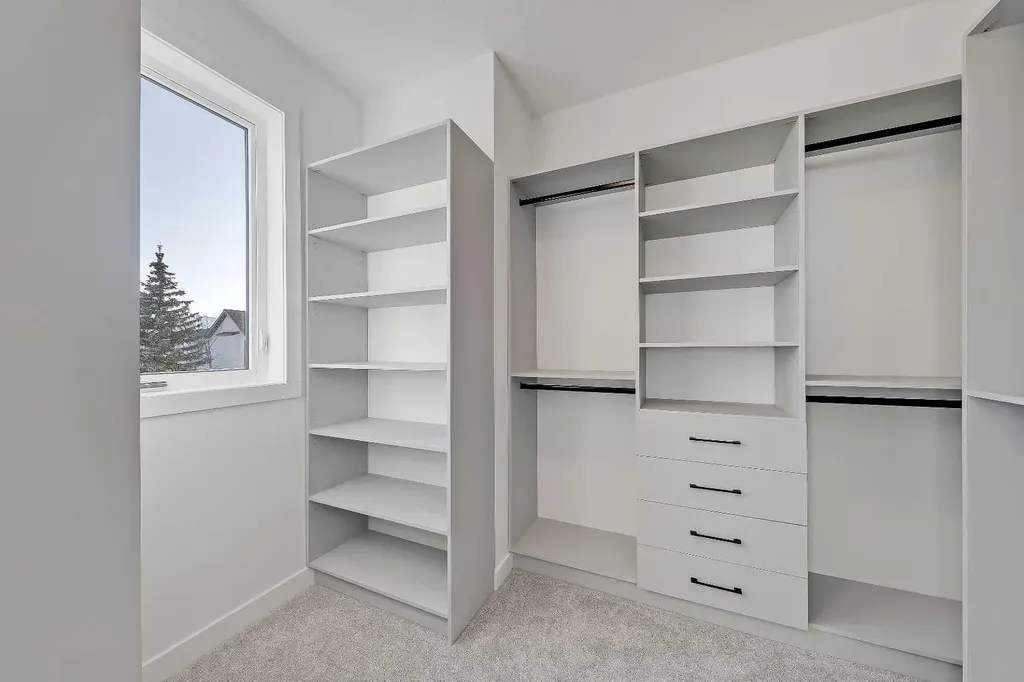 8136 47 Avenue NW Calgary AB T3B 1Z5