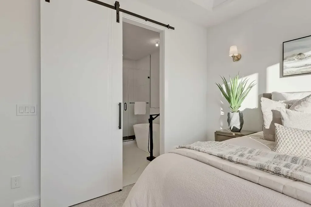 8136 47 Avenue NW Calgary AB T3B 1Z5