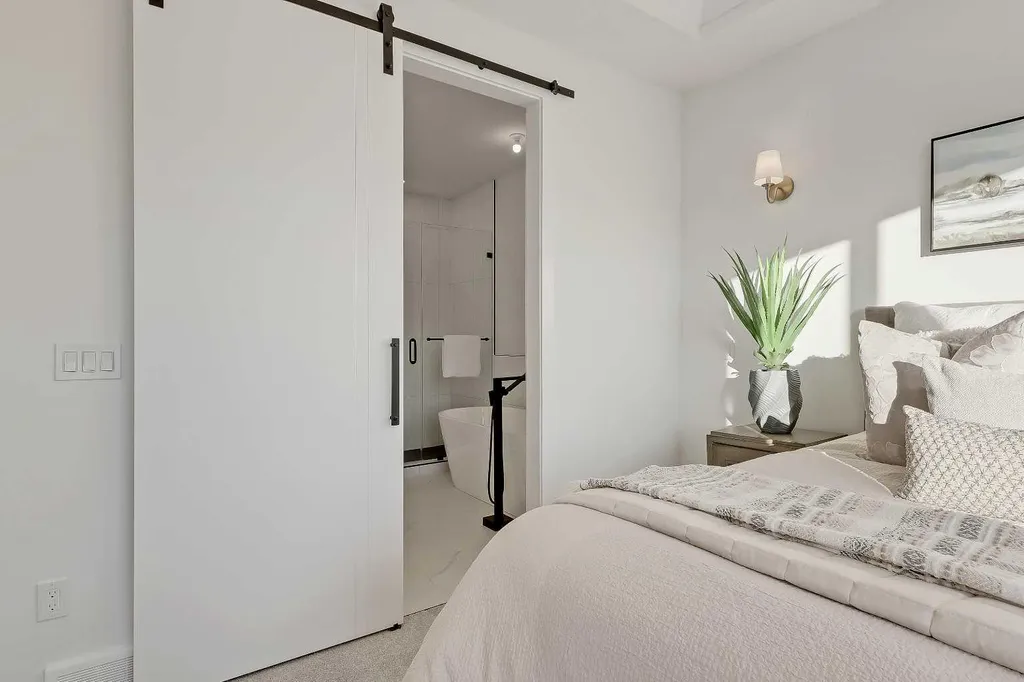 8136 47 Avenue NW Calgary AB T3B 1Z5