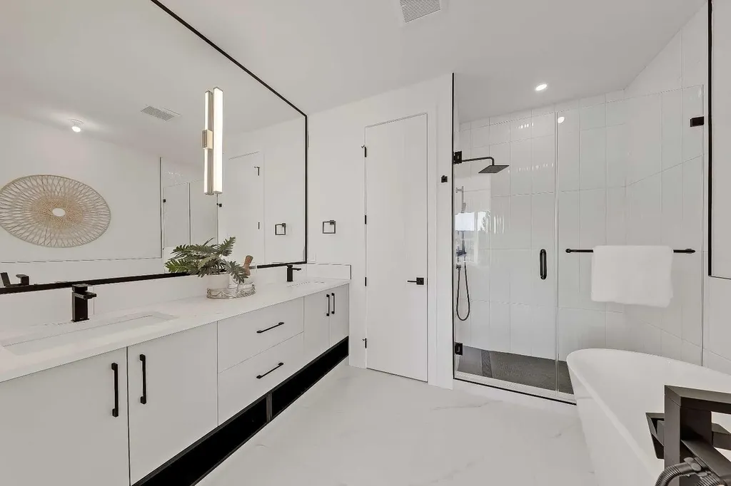 8136 47 Avenue NW Calgary AB T3B 1Z5