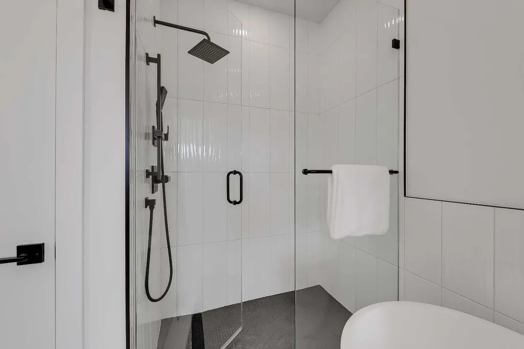8136 47 Avenue NW Calgary AB T3B 1Z5