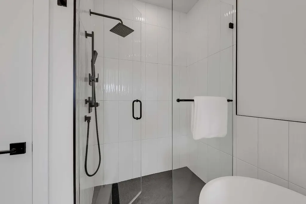 8136 47 Avenue NW Calgary AB T3B 1Z5