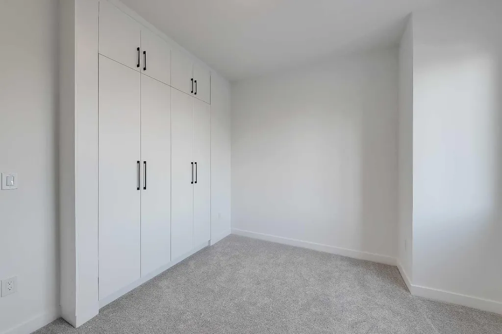 8136 47 Avenue NW Calgary AB T3B 1Z5