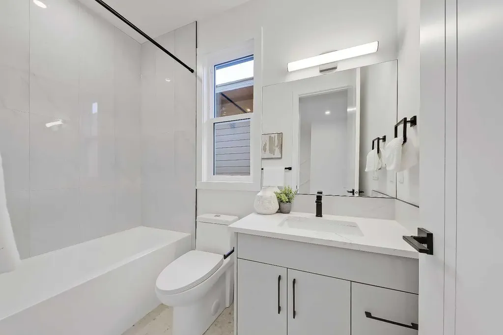 8136 47 Avenue NW Calgary AB T3B 1Z5
