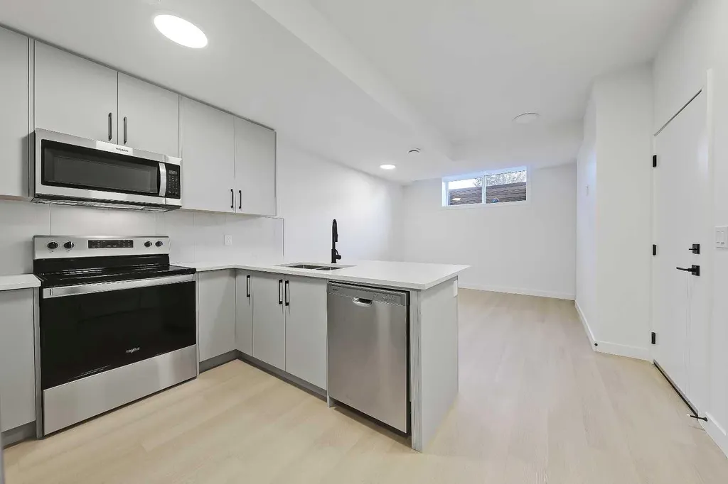 8136 47 Avenue NW Calgary AB T3B 1Z5
