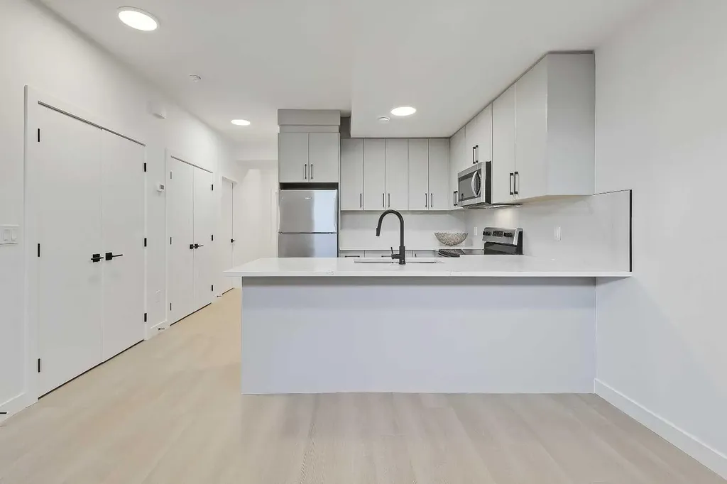 8136 47 Avenue NW Calgary AB T3B 1Z5