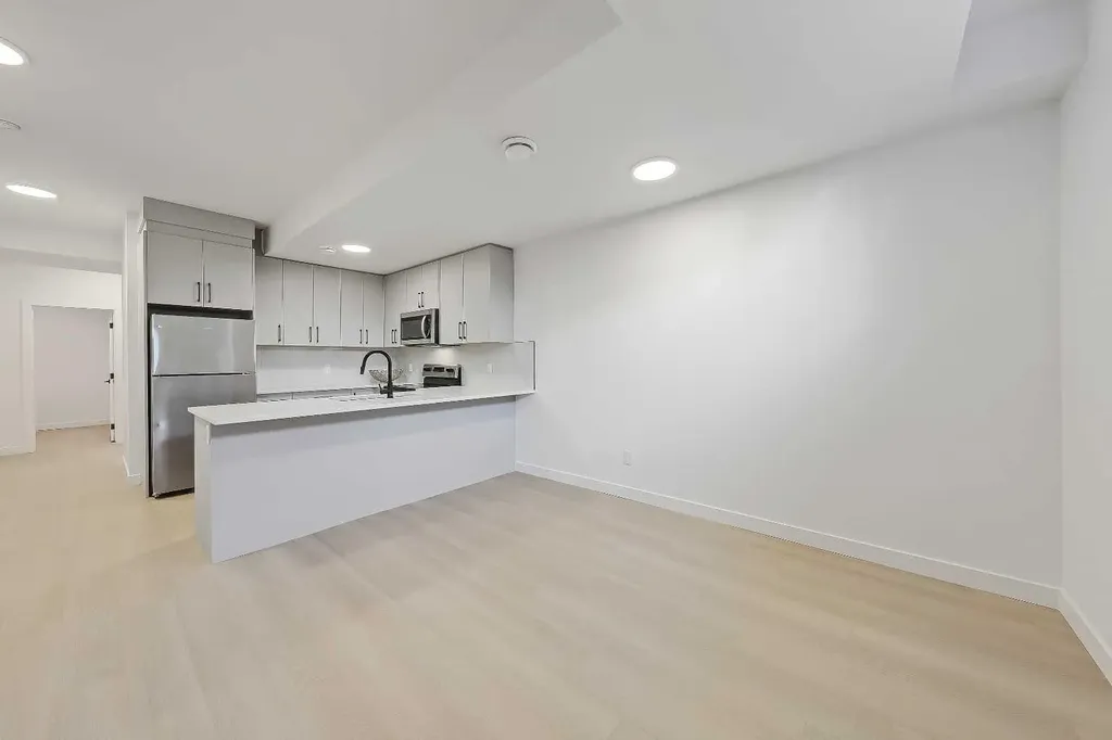 8136 47 Avenue NW Calgary AB T3B 1Z5