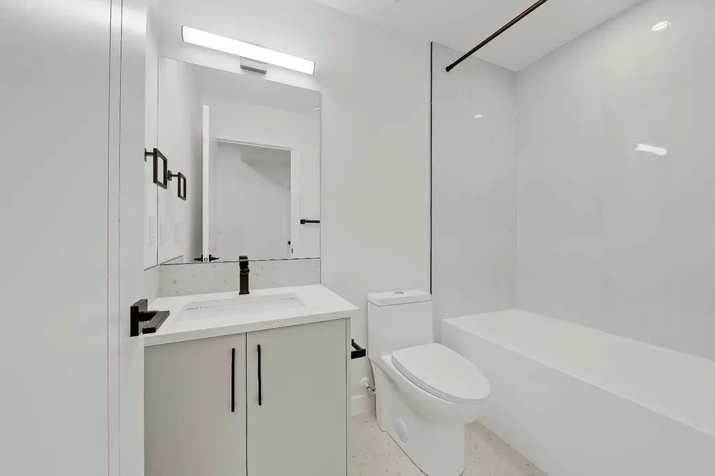 8136 47 Avenue NW Calgary AB T3B 1Z5