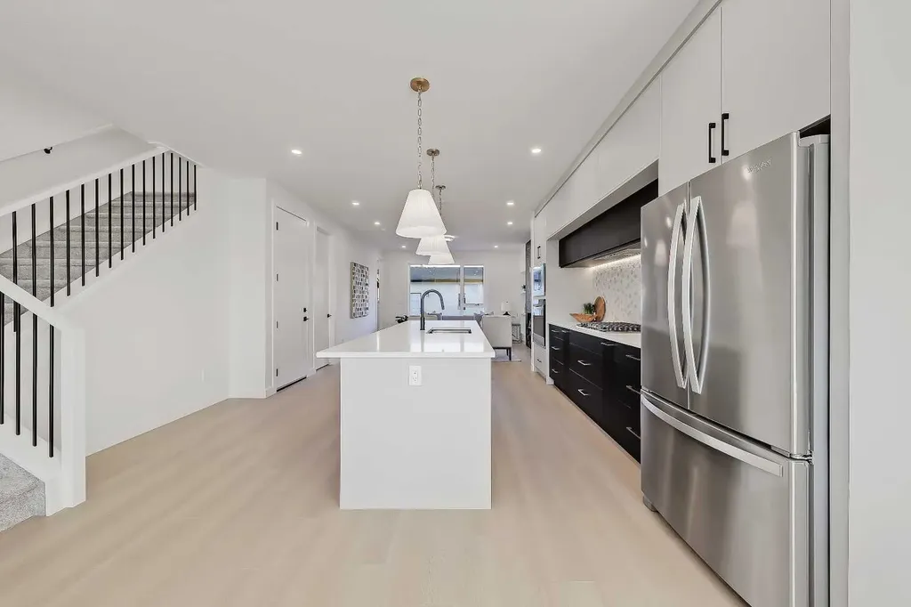 8136 47 Avenue NW Calgary AB T3B 1Z5