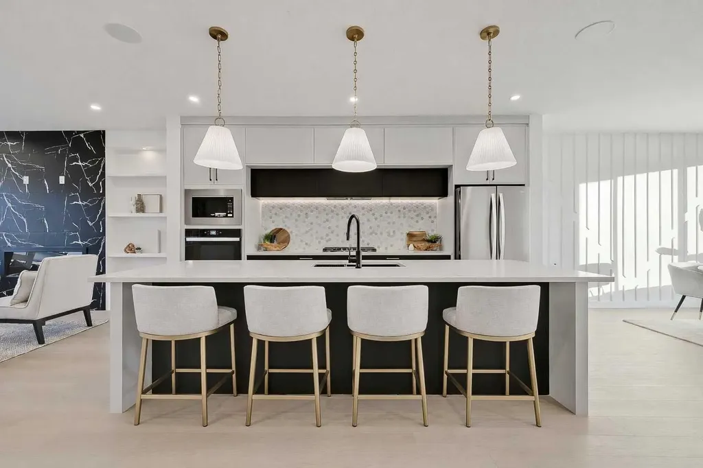 8136 47 Avenue NW Calgary AB T3B 1Z5