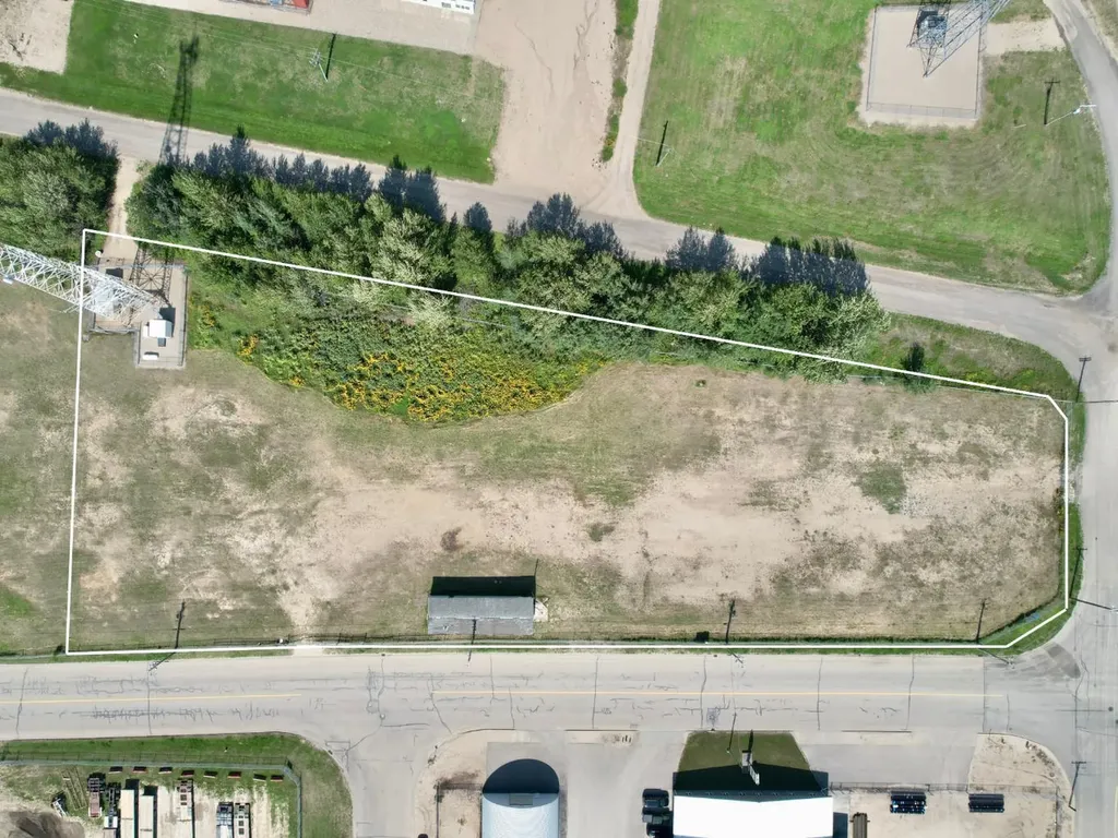 3766 41 Avenue Whitecourt AB T7S 1N9