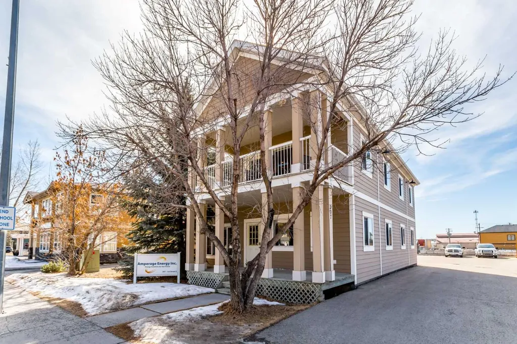 307 1 Street E Cochrane AB T4C1Z3