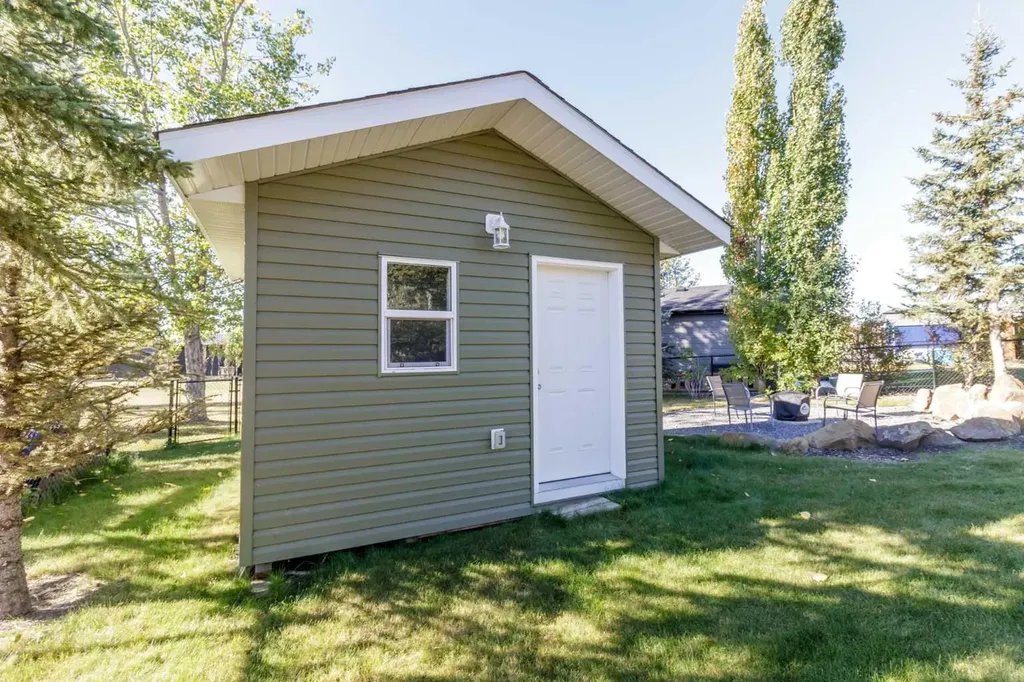 10042 Township Road 422 Rural Ponoka County AB T4J 1V9