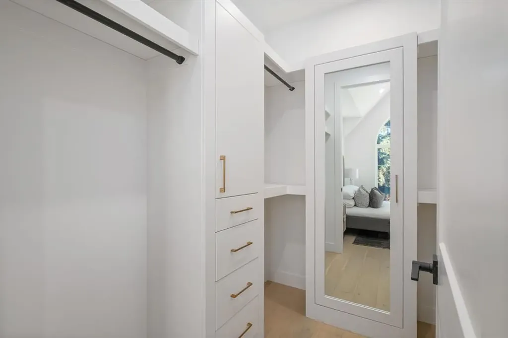 2910 14 Avenue Calgary AB T3C 1L8