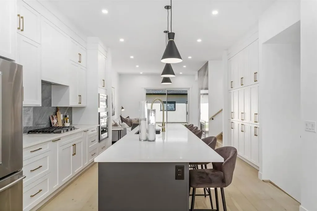 2910 14 Avenue Calgary AB T3C 1L8