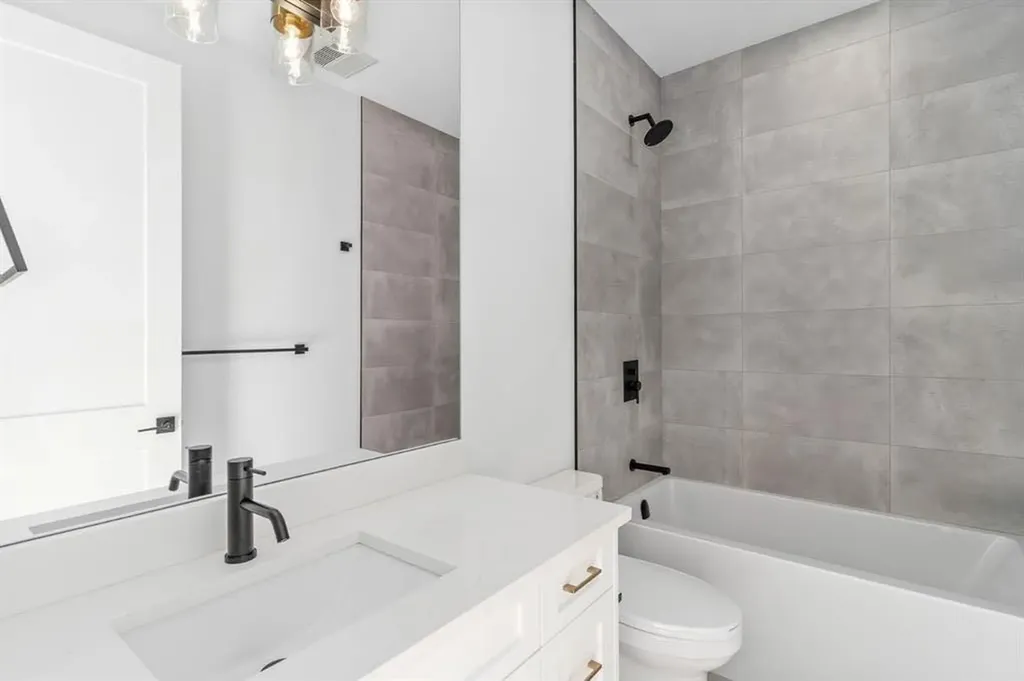 2910 14 Avenue Calgary AB T3C 1L8