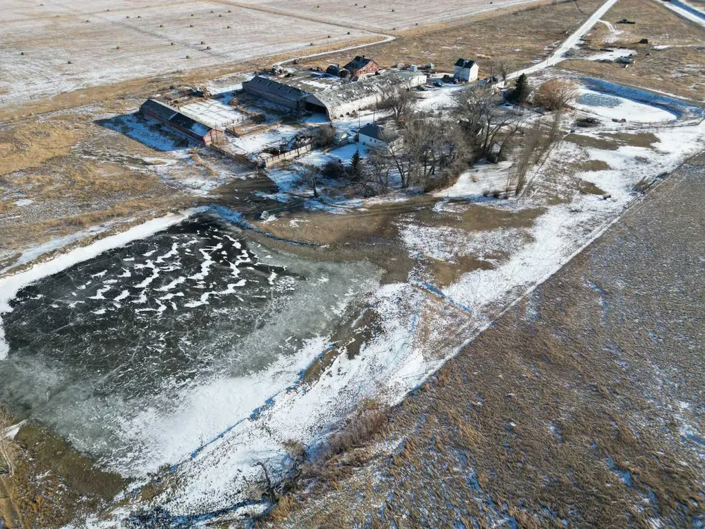 24 213032 Twp Road 94 Rural Lethbridge County AB T1J 5R2