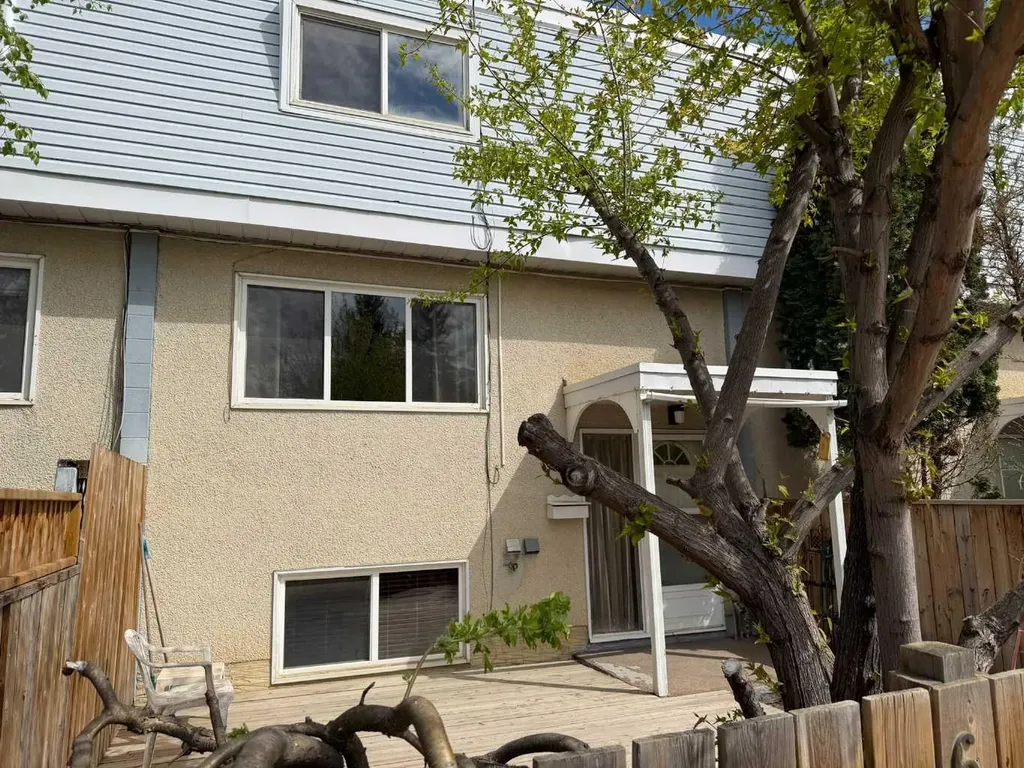8808 96 Street Peace River AB T8S1G6