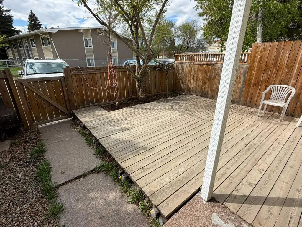 8808 96 Street Peace River AB T8S1G6