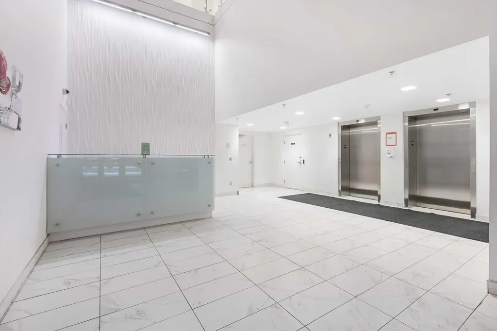 634 6 Avenue SW Calgary AB T2P 0S4
