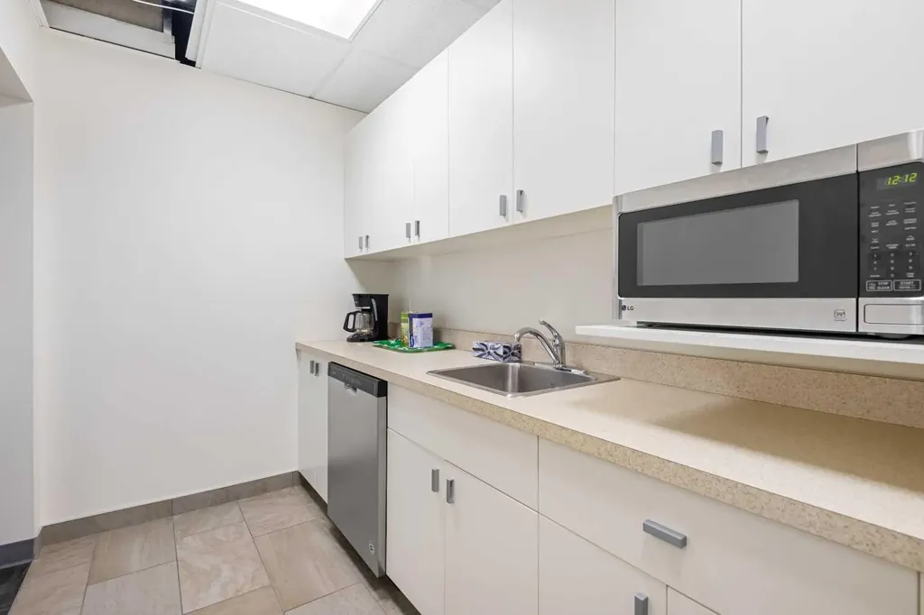 634 6 Avenue SW Calgary AB T2P 0S4
