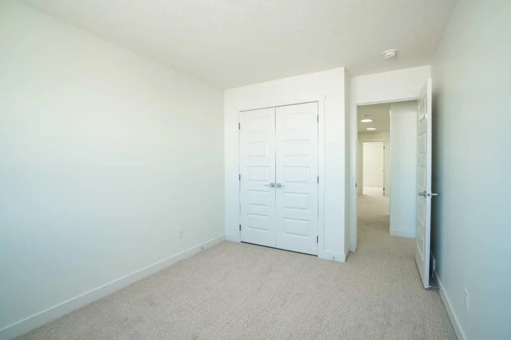 212 Lakewood Crescent Strathmore AB T0J 1Y0
