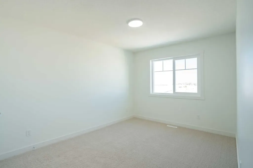 212 Lakewood Crescent Strathmore AB T0J 1Y0