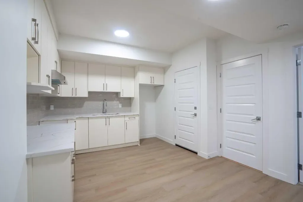 212 Lakewood Crescent Strathmore AB T0J 1Y0