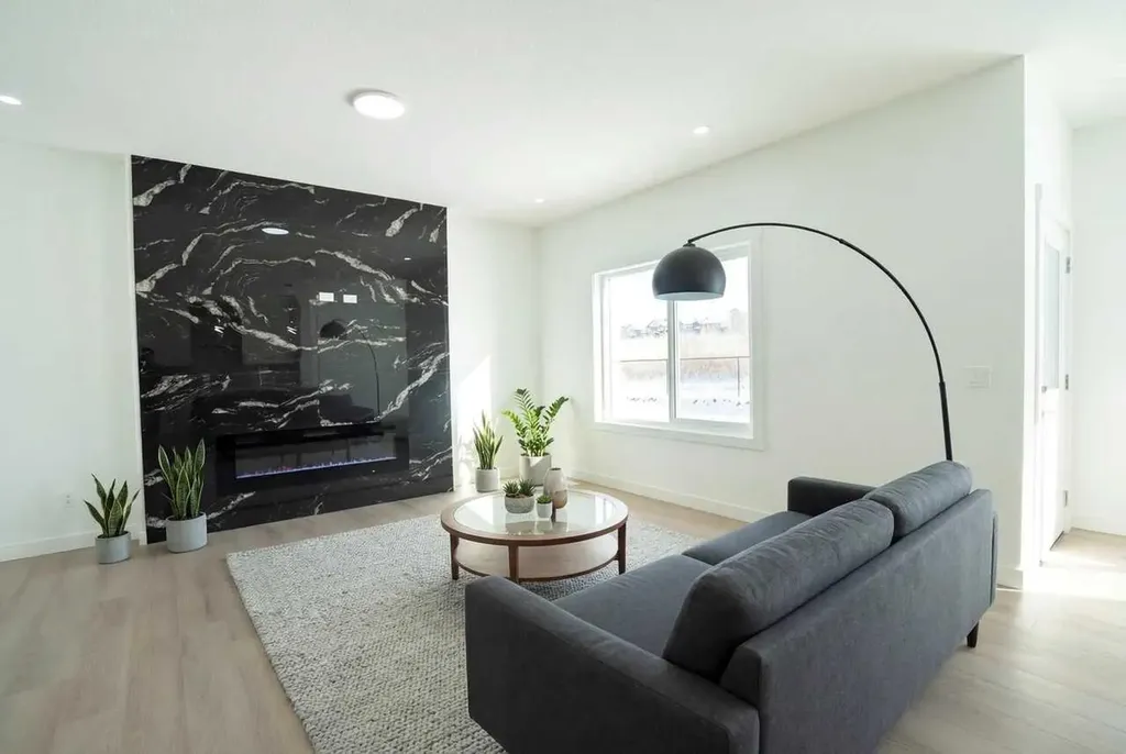 212 Lakewood Crescent Strathmore AB T0J 1Y0