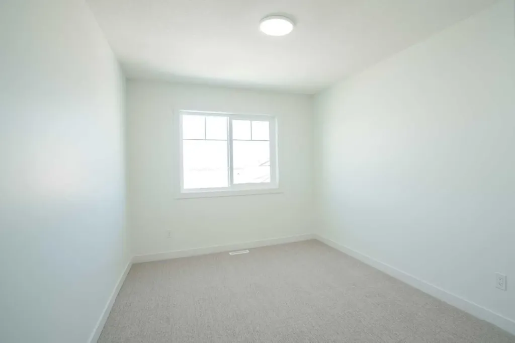 212 Lakewood Crescent Strathmore AB T0J 1Y0