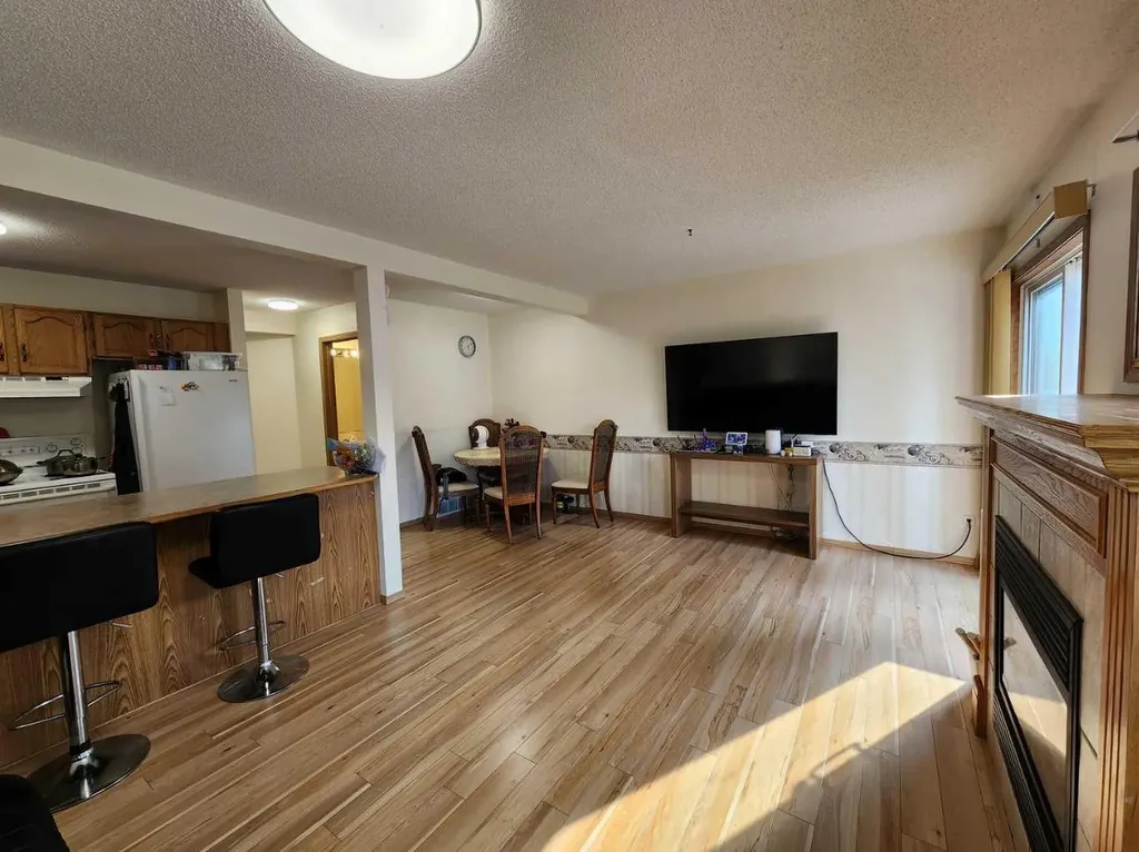 9 Country Hills Rise NW Calgary AB T3K 4S7