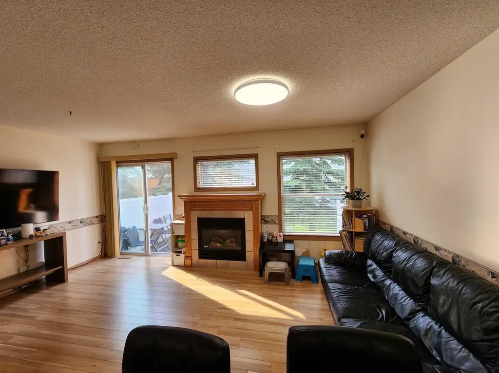9 Country Hills Rise NW Calgary AB T3K 4S7