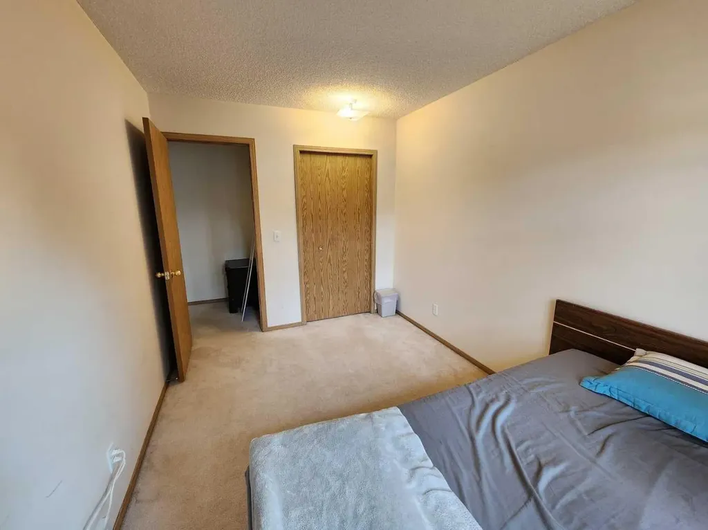 9 Country Hills Rise NW Calgary AB T3K 4S7