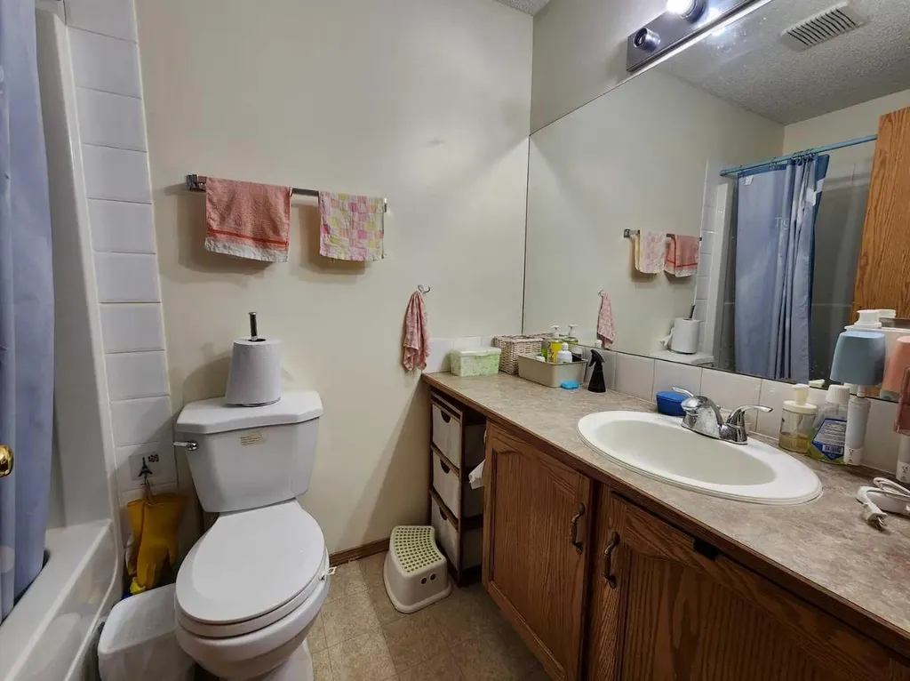 9 Country Hills Rise NW Calgary AB T3K 4S7