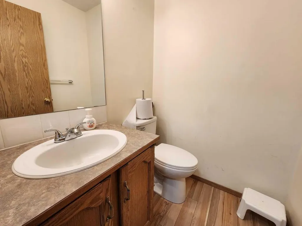 9 Country Hills Rise NW Calgary AB T3K 4S7