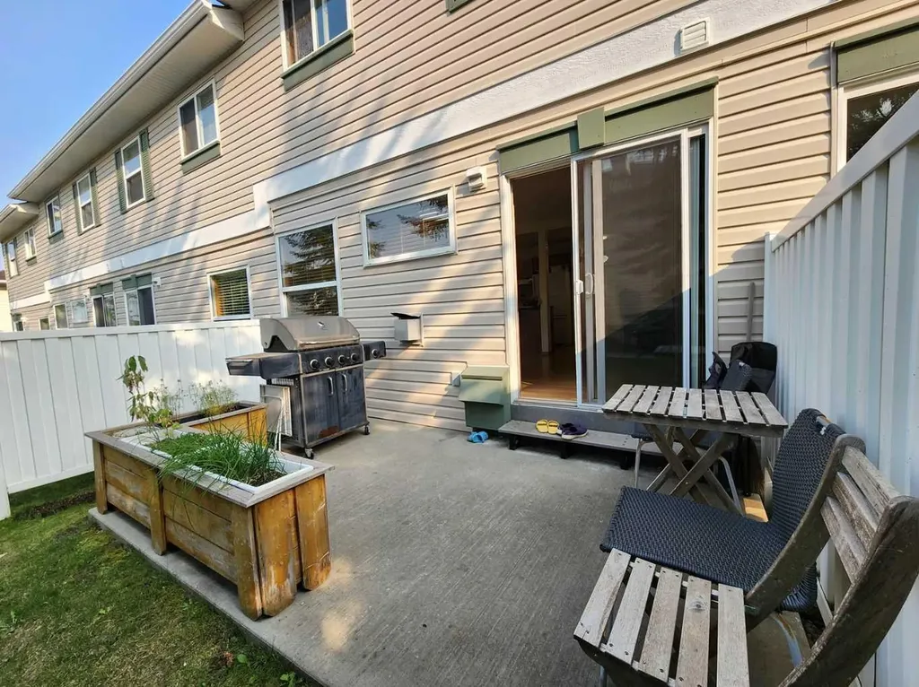 9 Country Hills Rise NW Calgary AB T3K 4S7