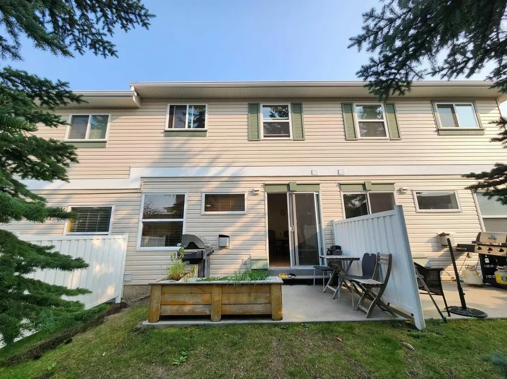 9 Country Hills Rise NW Calgary AB T3K 4S7