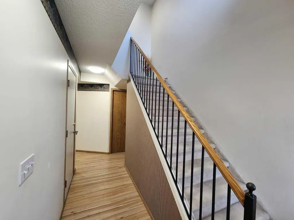 9 Country Hills Rise NW Calgary AB T3K 4S7