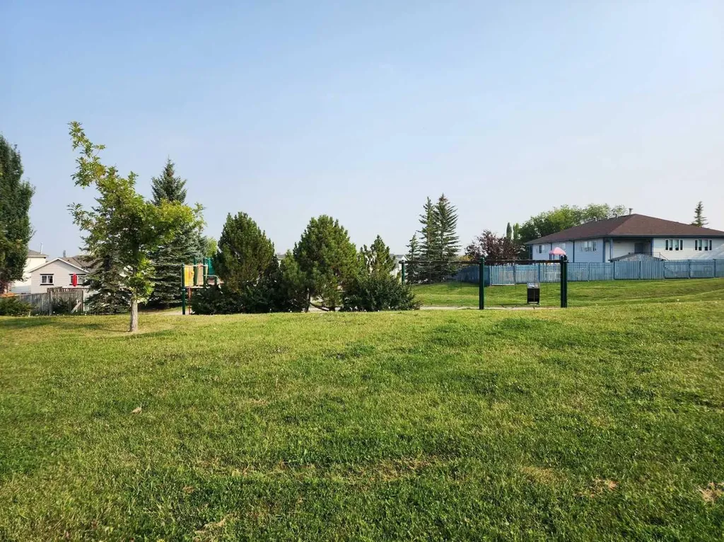 9 Country Hills Rise NW Calgary AB T3K 4S7