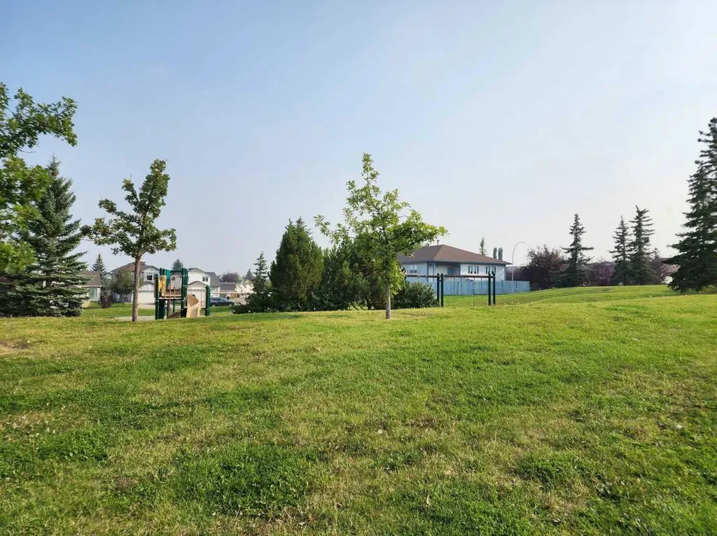 9 Country Hills Rise NW Calgary AB T3K 4S7